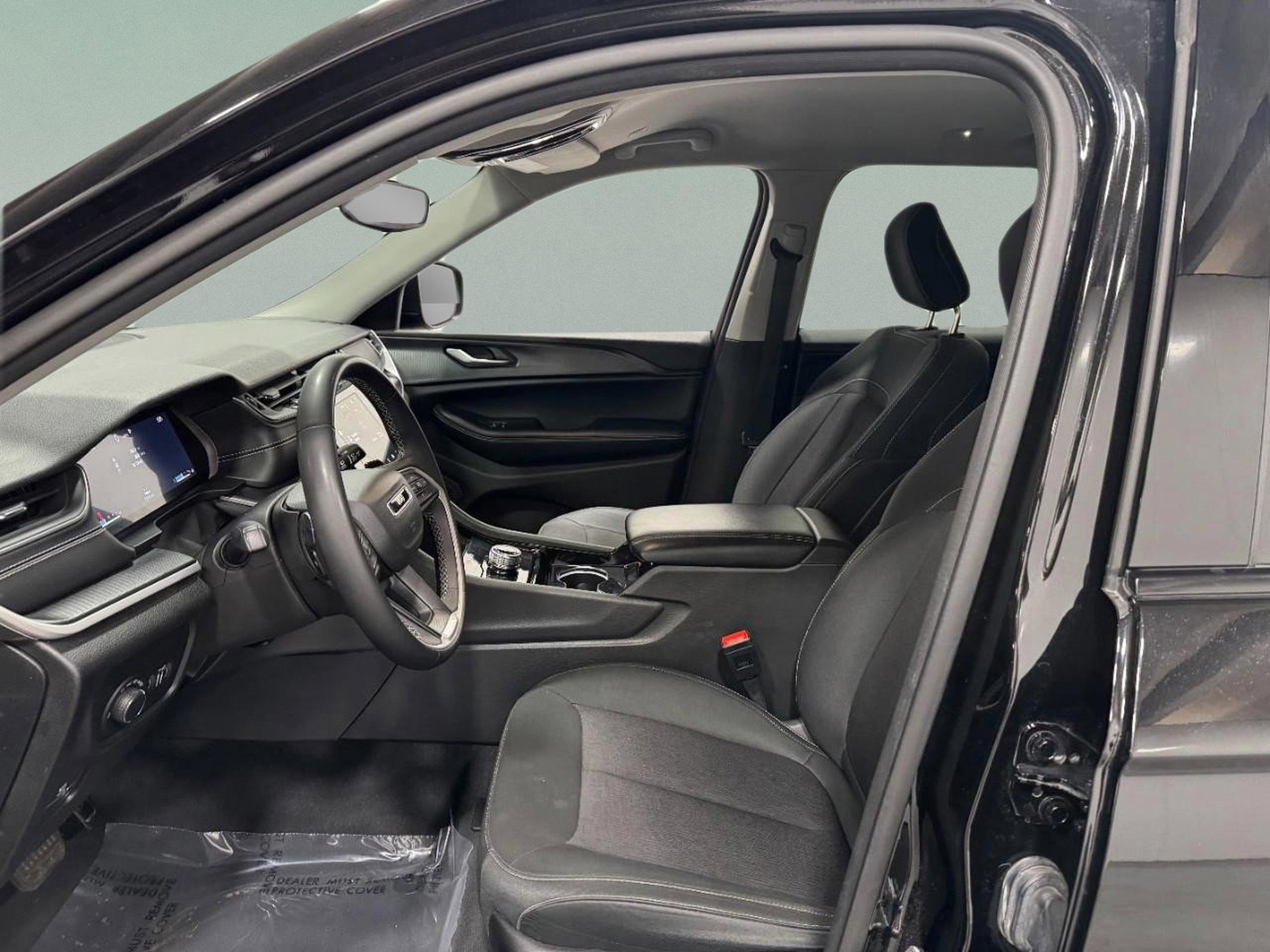 Used 2023 Jeep Grand Cherokee L Laredo image 25