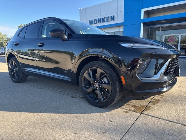 Used 2025 Buick Envision Sport Touring image 1