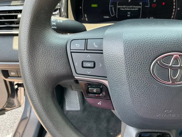 Used 2025 Toyota Camry LE FWD image 25
