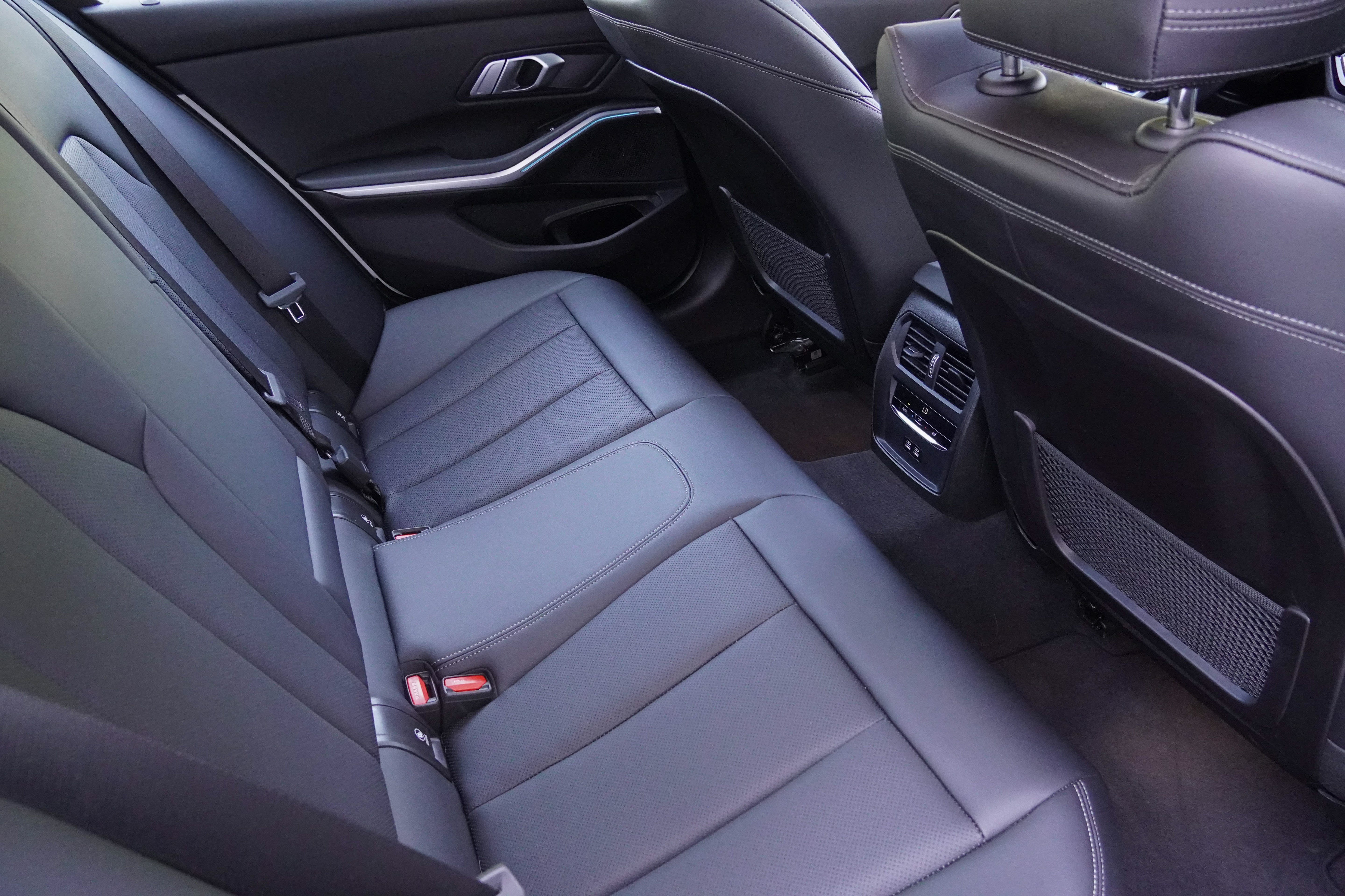 Certified 2023 BMW 330i Sedan w/ Premium Package RWD image 35