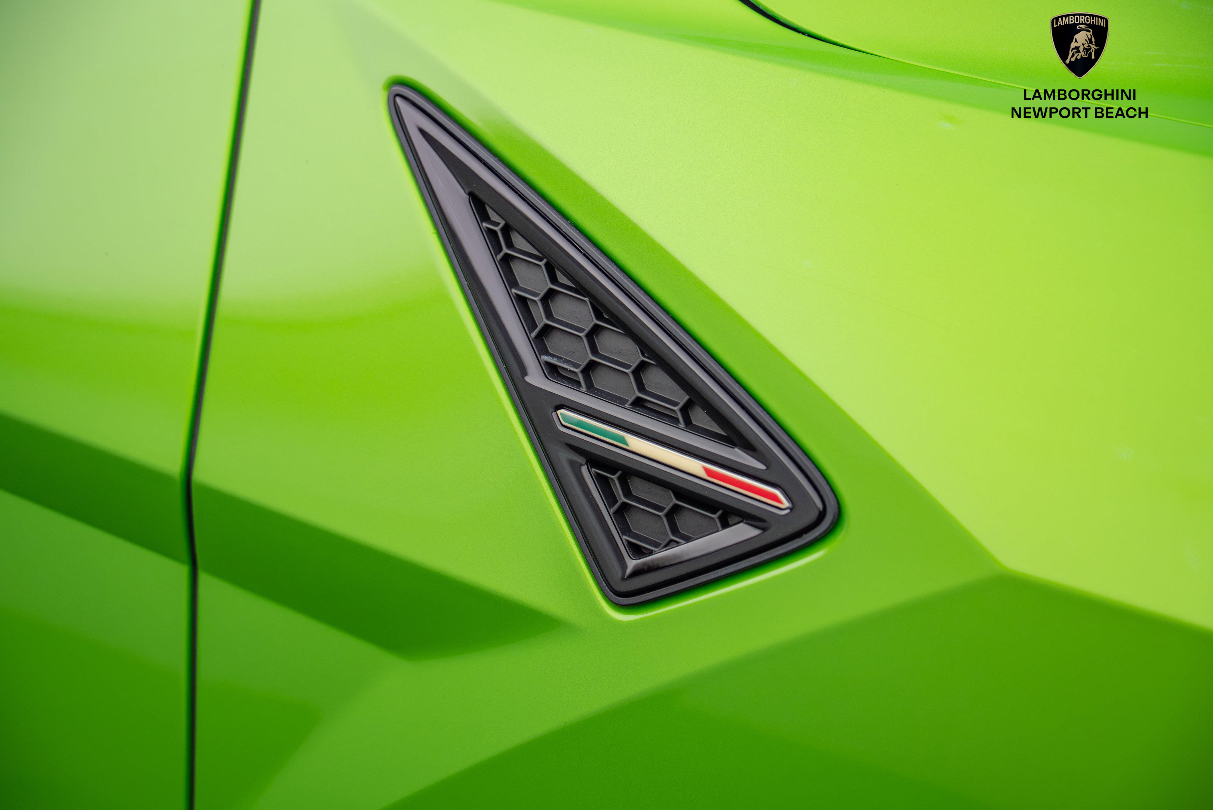 Used 2025 Lamborghini Urus SE image 4