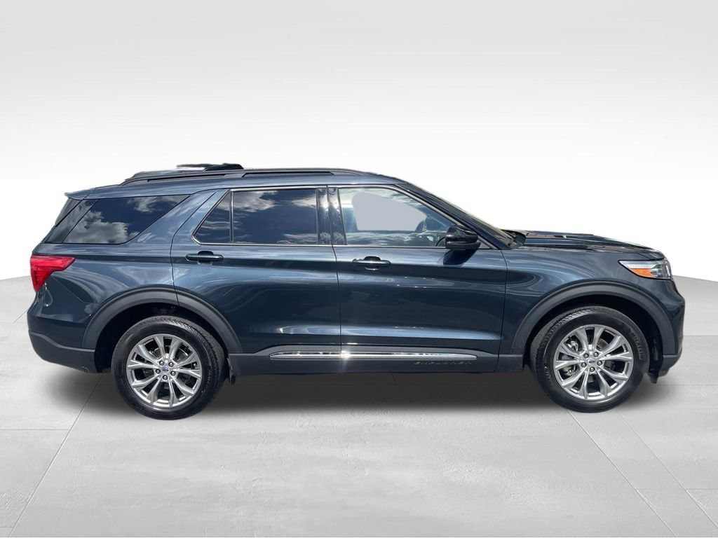 Certified 2024 Ford Explorer XLT w/ Equipment Group 202A AWD/4WD image 2