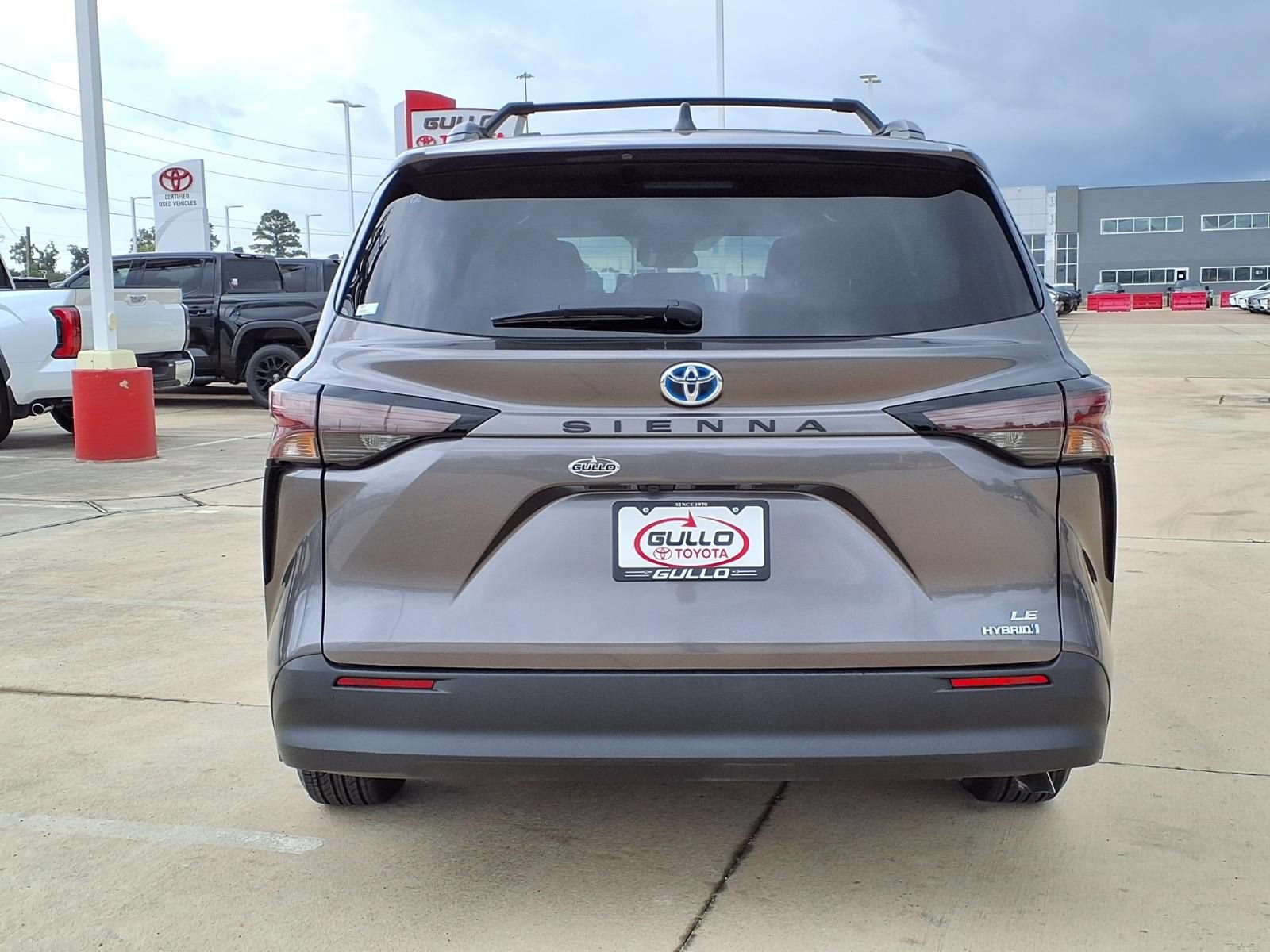 Certified 2023 Toyota Sienna LE FWD image 7