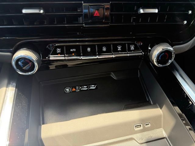 New 2025 Chevrolet Suburban Premier image 31