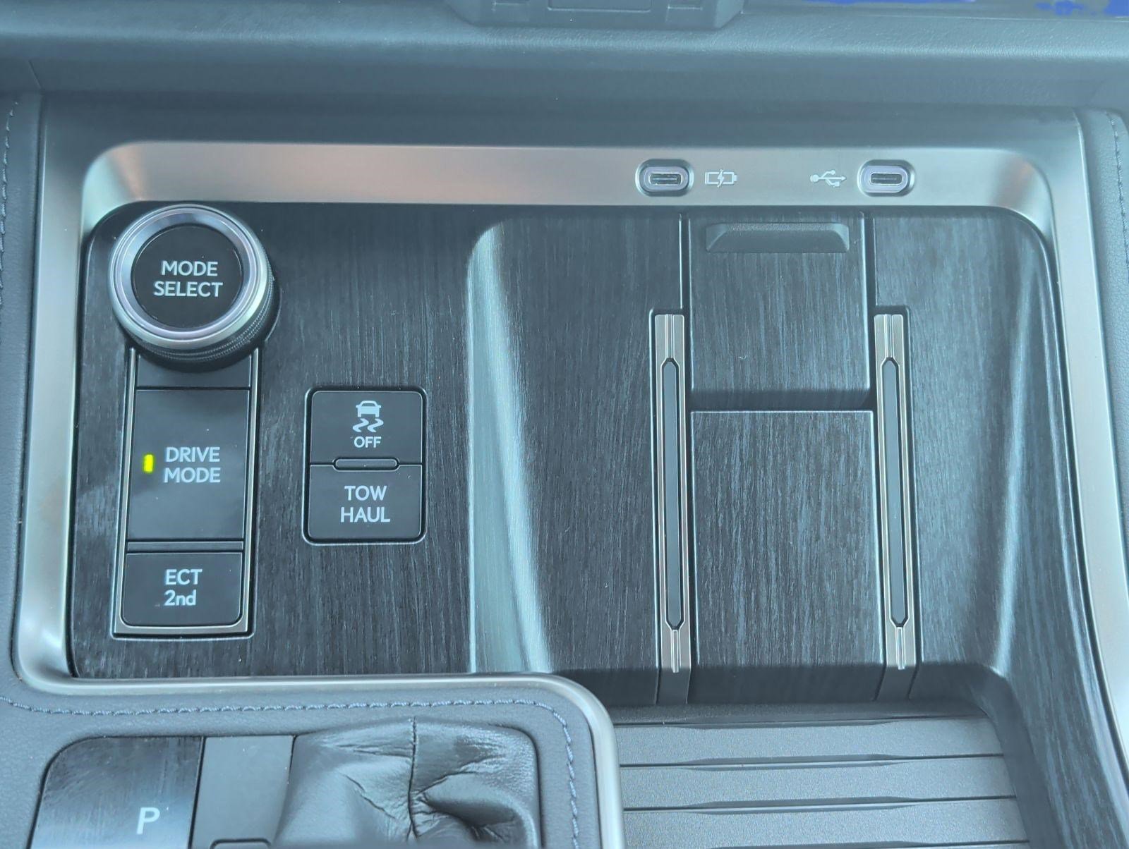 Used 2024 Lexus GX 550 w/ Accessory Package (Z1) image 20