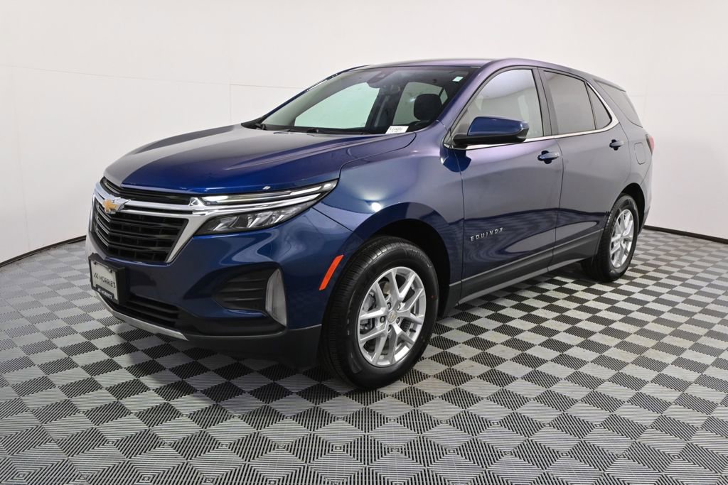 Used 2023 Chevrolet Equinox LT image 2