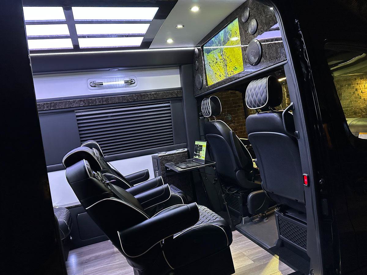 Used 2024 Mercedes-Benz Sprinter 3500 image 8