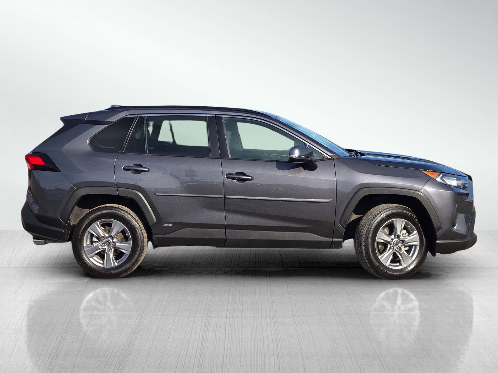 Used 2022 Toyota RAV4 LE image 3