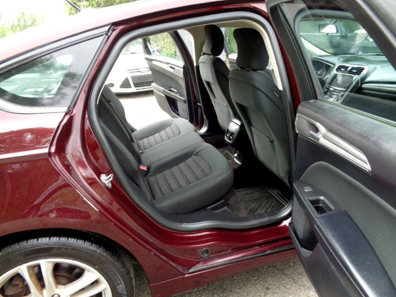 Used 2018 Ford Fusion SE w/ Fusion SE Technology Package image 17