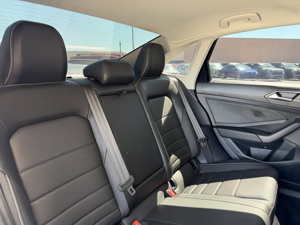Used 2024 Volkswagen Jetta SE w/ Panoramic Sunroof Package image 37