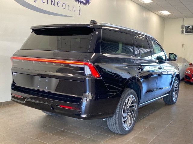New 2027 Lincoln Navigator Reserve AWD/4WD image 10
