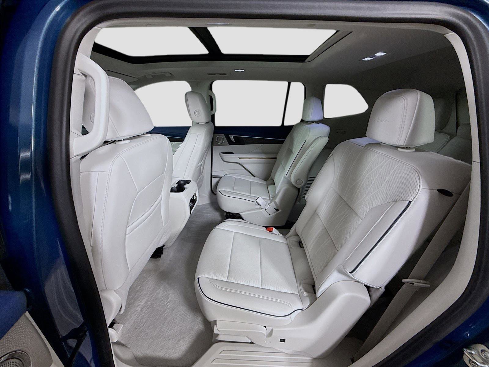 Used 2025 Buick Enclave Avenir w/ Super Cruise Package image 18