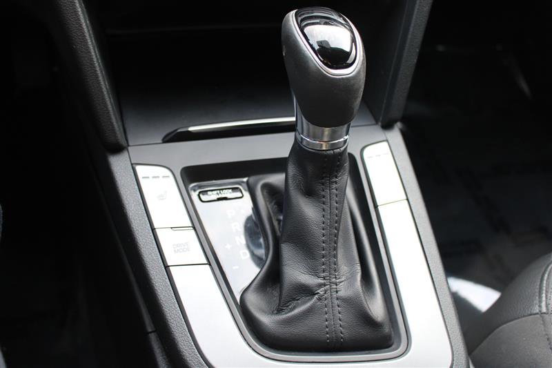 Used 2017 Hyundai Elantra Limited w/ Limited Tech Package 04 image 19