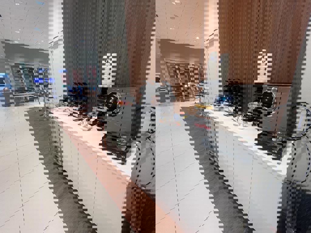 Certified 2025 Volvo XC60 B5 Plus w/ Protection Package Premier image 5