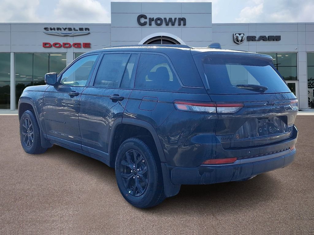 New 2026 Jeep Grand Cherokee Altitude image 3
