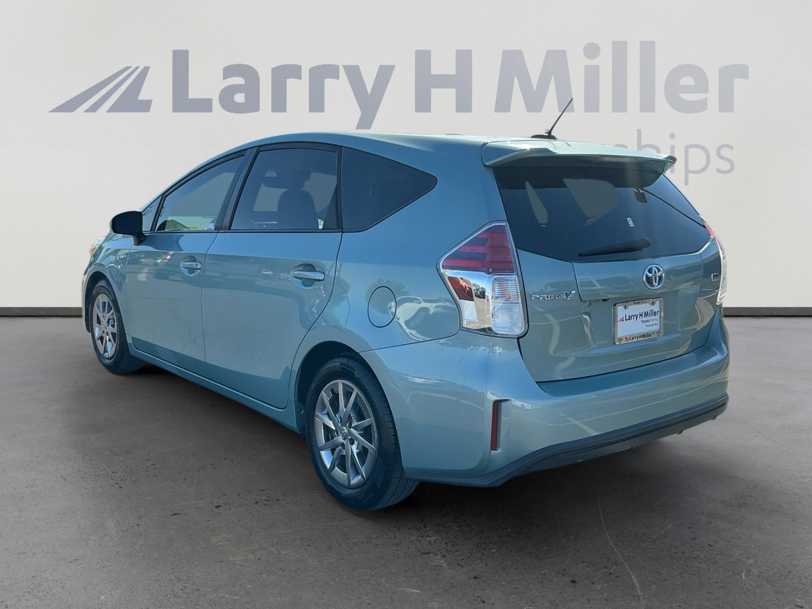 Used 2017 Toyota Prius V Four w/ Carpet Mat Package image 3