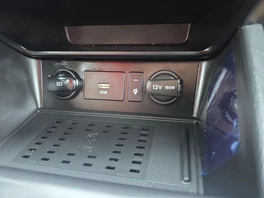 Used 2023 Hyundai Kona Limited AWD/4WD image 33
