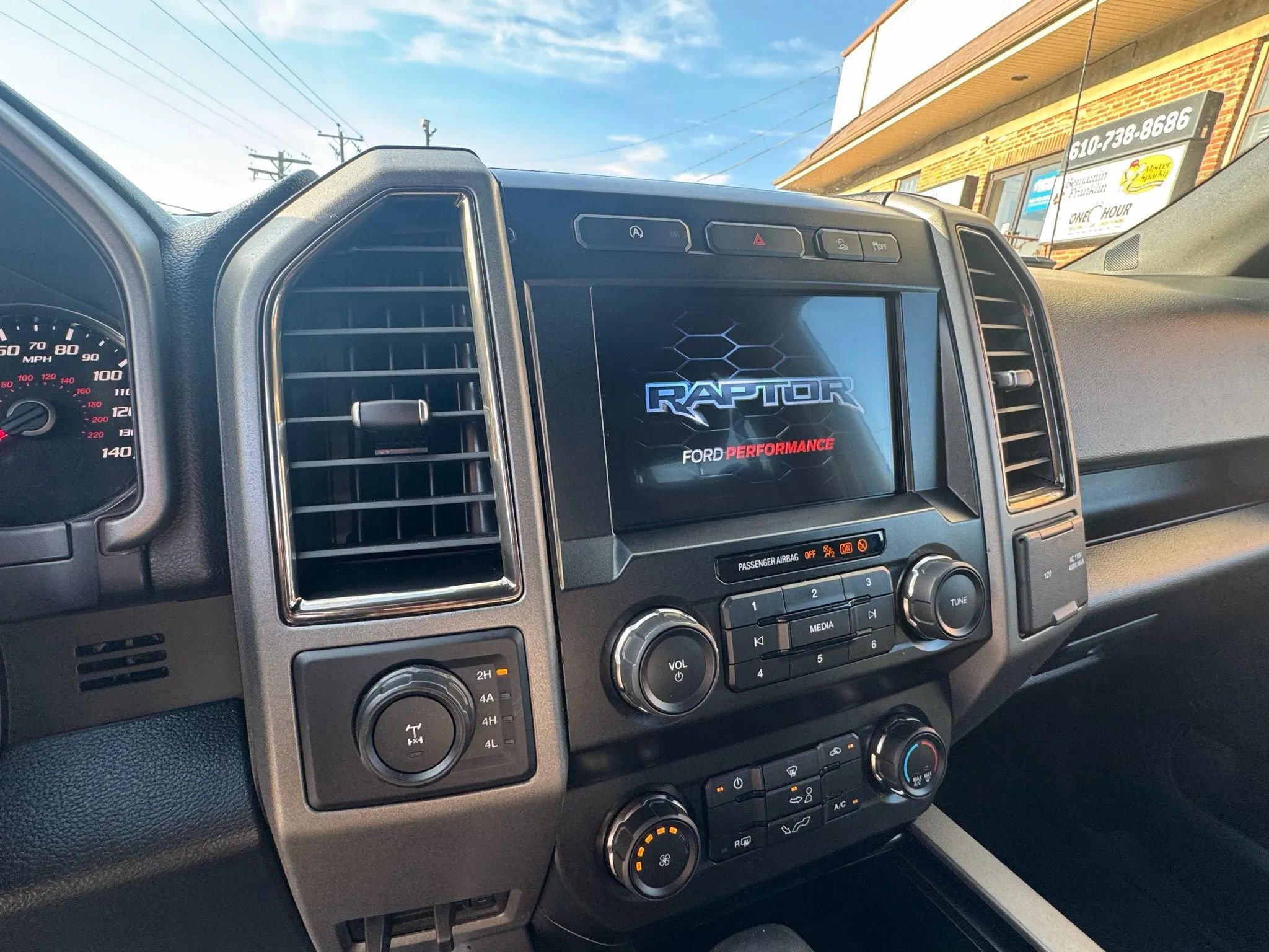 Used 2020 Ford F150 Raptor image 12