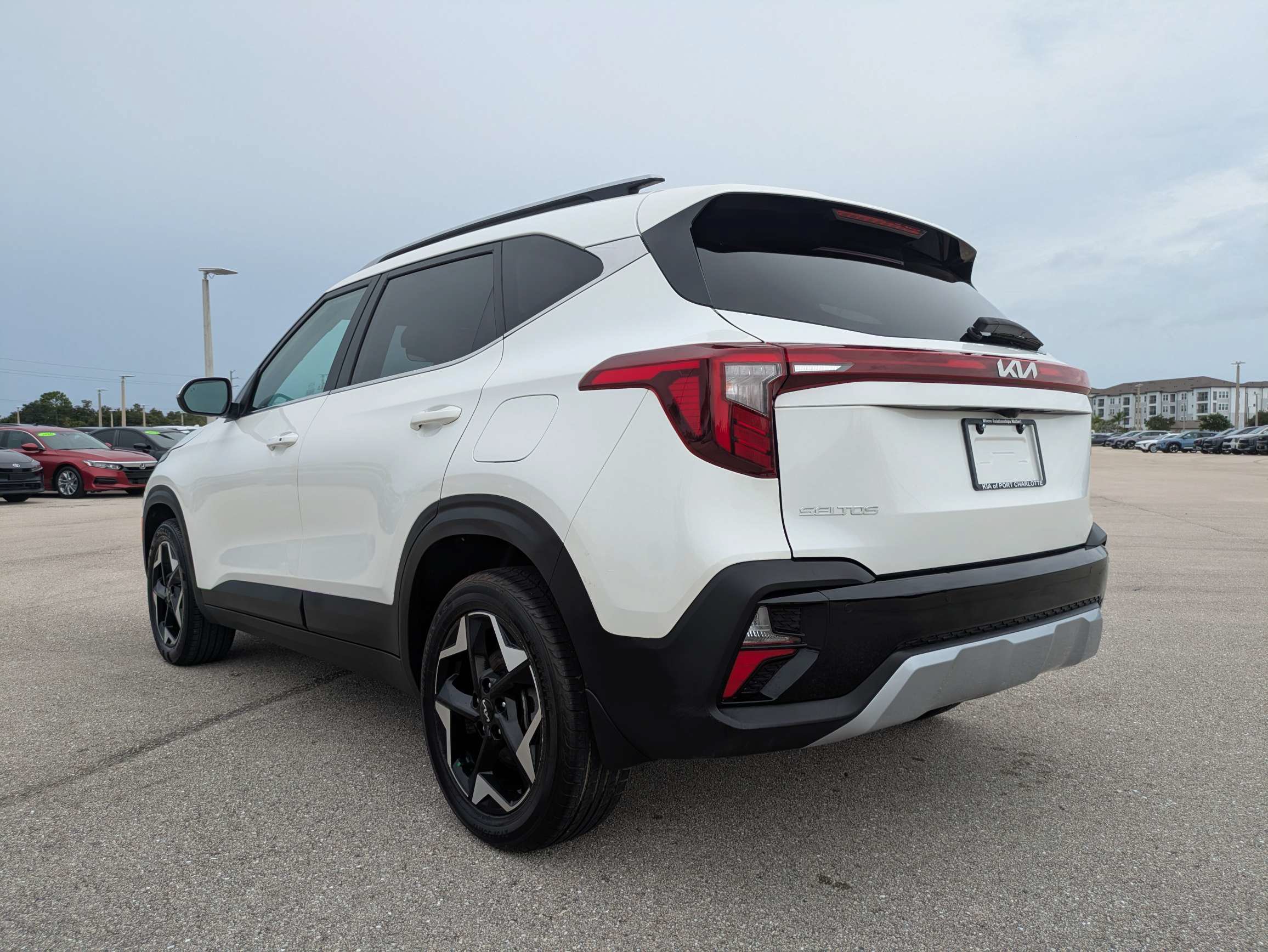 Certified 2025 Kia Seltos EX w/ EX Sunroof Package AWD/4WD image 6