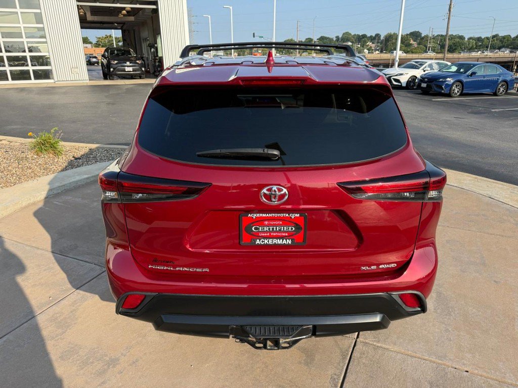 Certified 2024 Toyota Highlander XLE AWD/4WD image 9