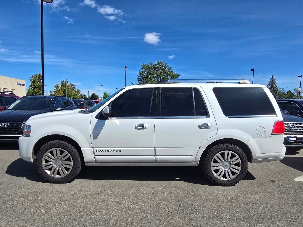 Used 2013 Lincoln Navigator 4WD w/ HD Trailer Tow Pkg image 2
