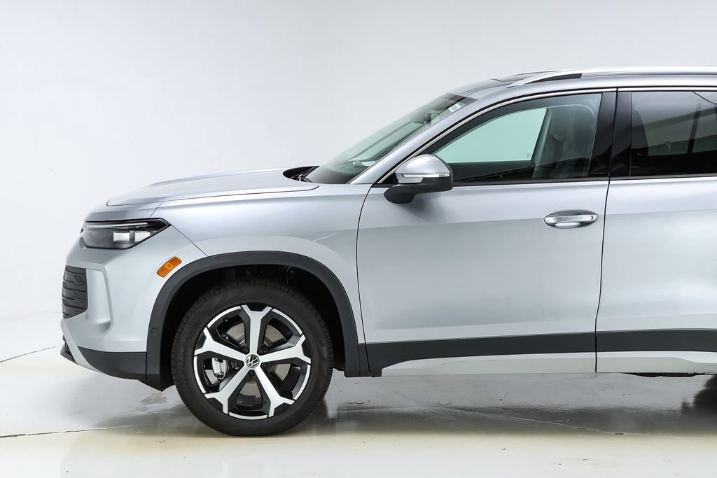 New 2026 Volkswagen Tiguan SE image 3