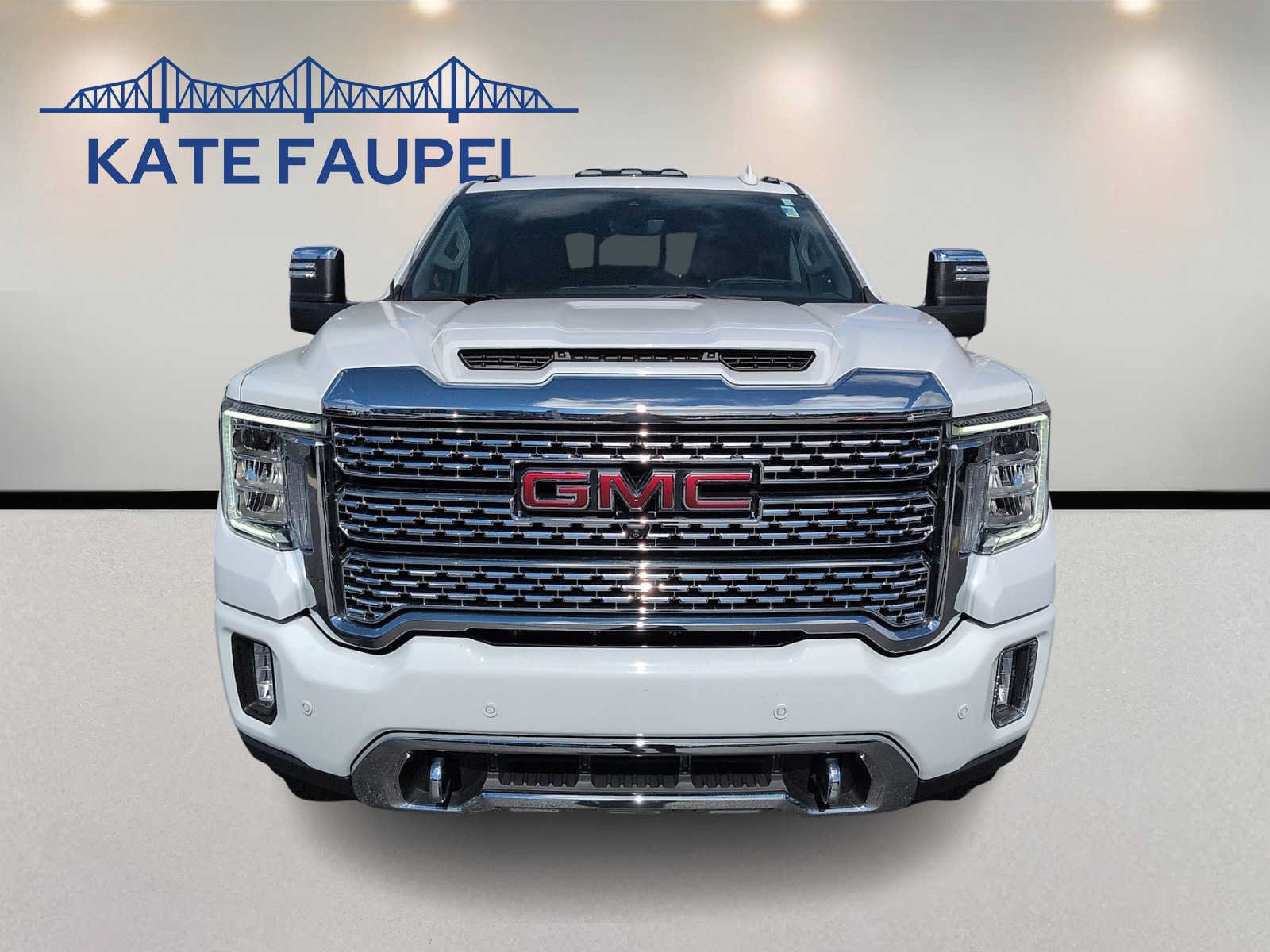 Used 2022 GMC Sierra 3500 Denali w/ Technology Package AWD/4WD image 2