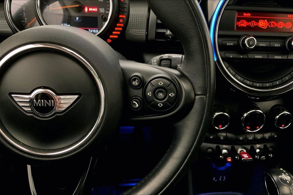 Used 2016 MINI Cooper 2-Door Hardtop image 18