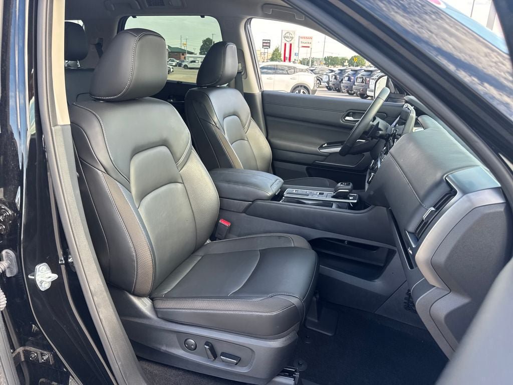Used 2025 Nissan Pathfinder SL w/ Cargo Package FWD image 10