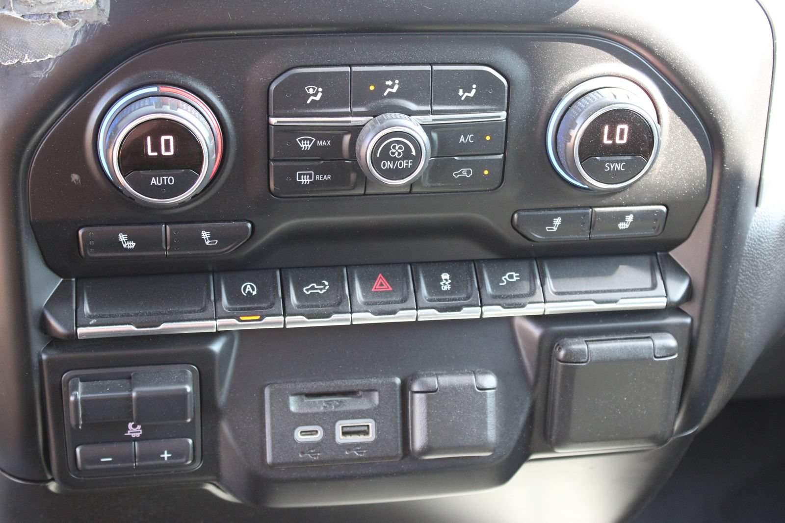Used 2020 Chevrolet Silverado 1500 LT w/ Texas Edition AWD/4WD image 17
