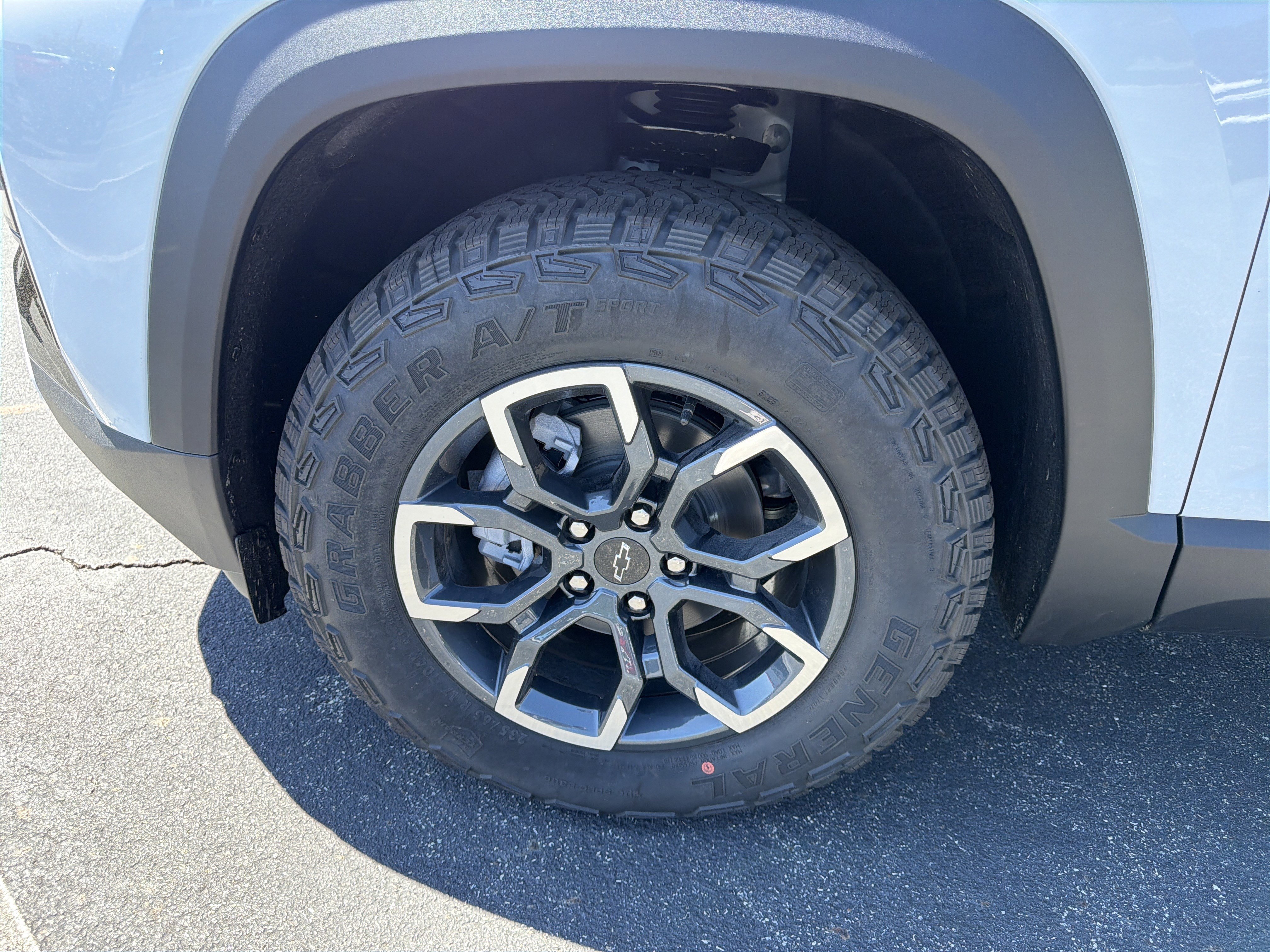 New 2026 Chevrolet Equinox ACTIV w/ Safety and Technology Package AWD/4WD image 11
