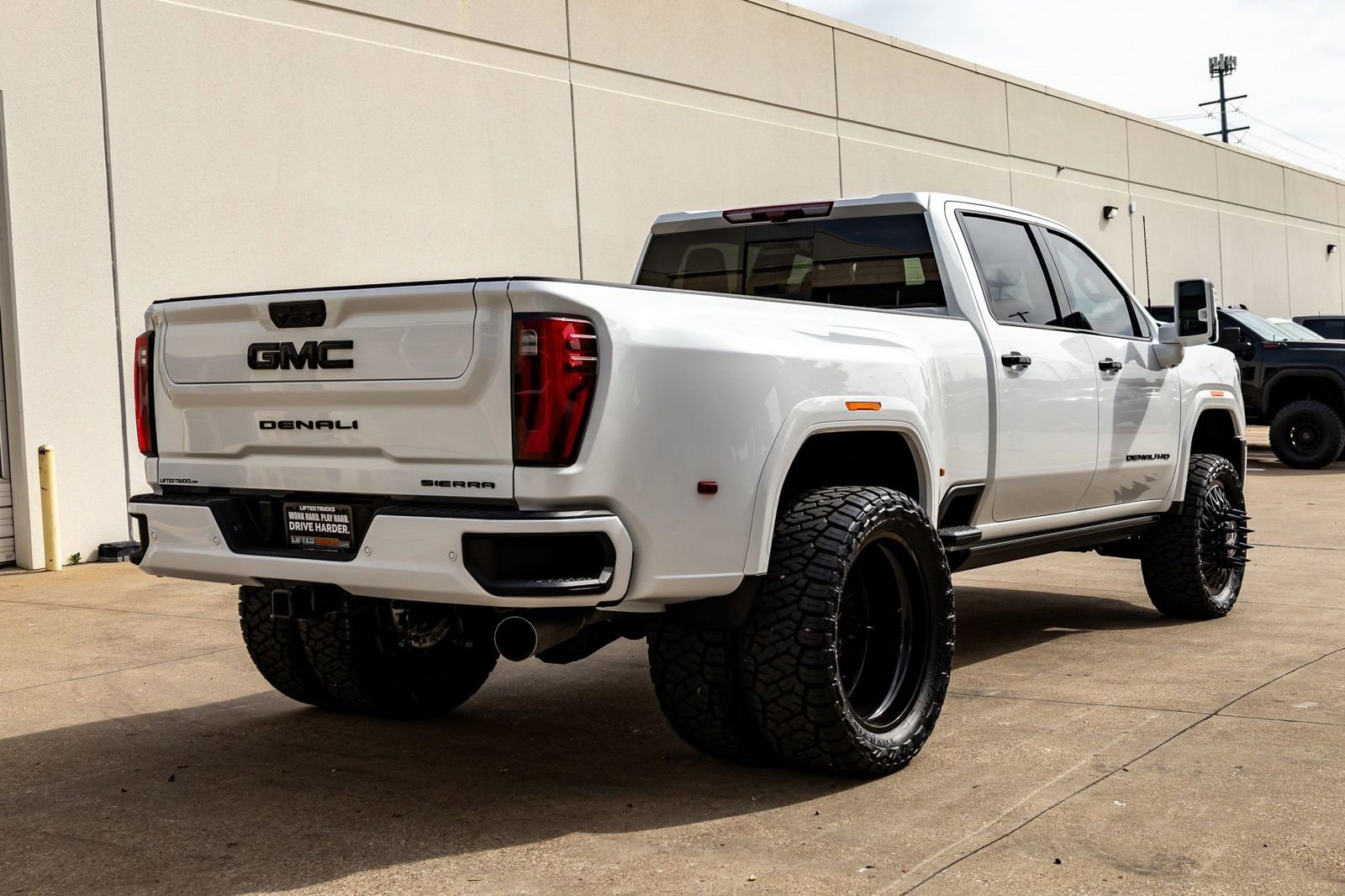 Used 2026 GMC Sierra 3500 Denali Ultimate image 9