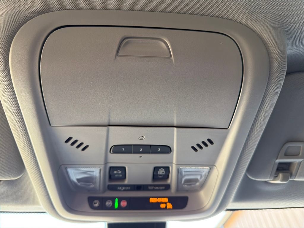 Used 2024 GMC Terrain SLT w/ Tech Package image 34