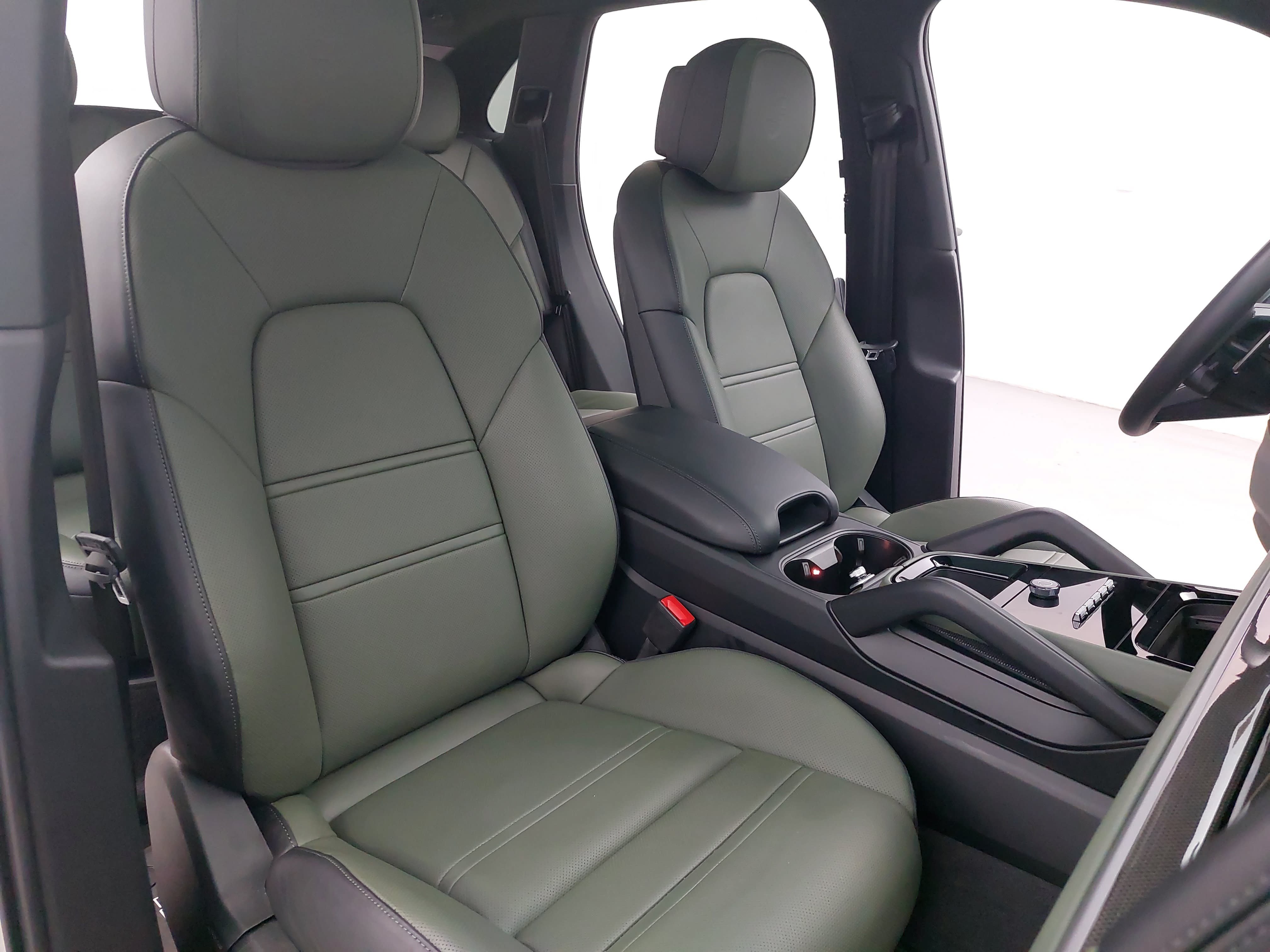 Certified 2025 Porsche Cayenne E-Hybrid AWD/4WD image 12