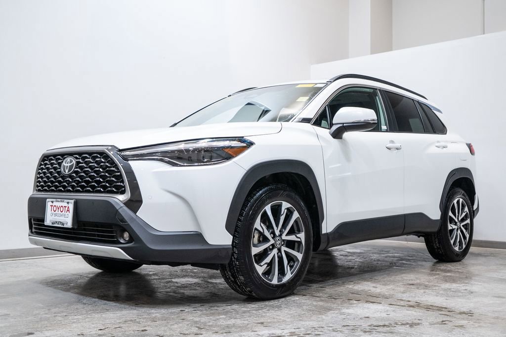 Used 2023 Toyota Corolla Cross XLE w/ Convenience Package image 3