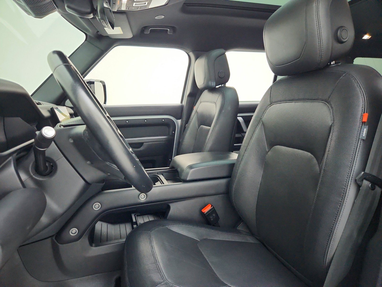 Used 2023 Land Rover Defender 130 X-Dynamic SE AWD/4WD image 17