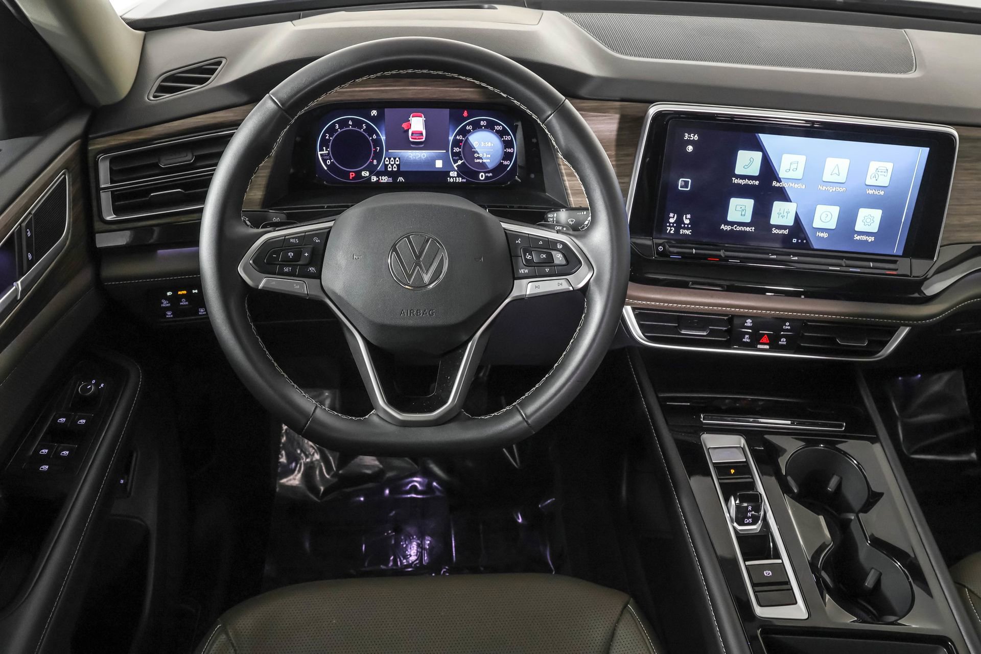 Used 2025 Volkswagen Atlas SEL image 37