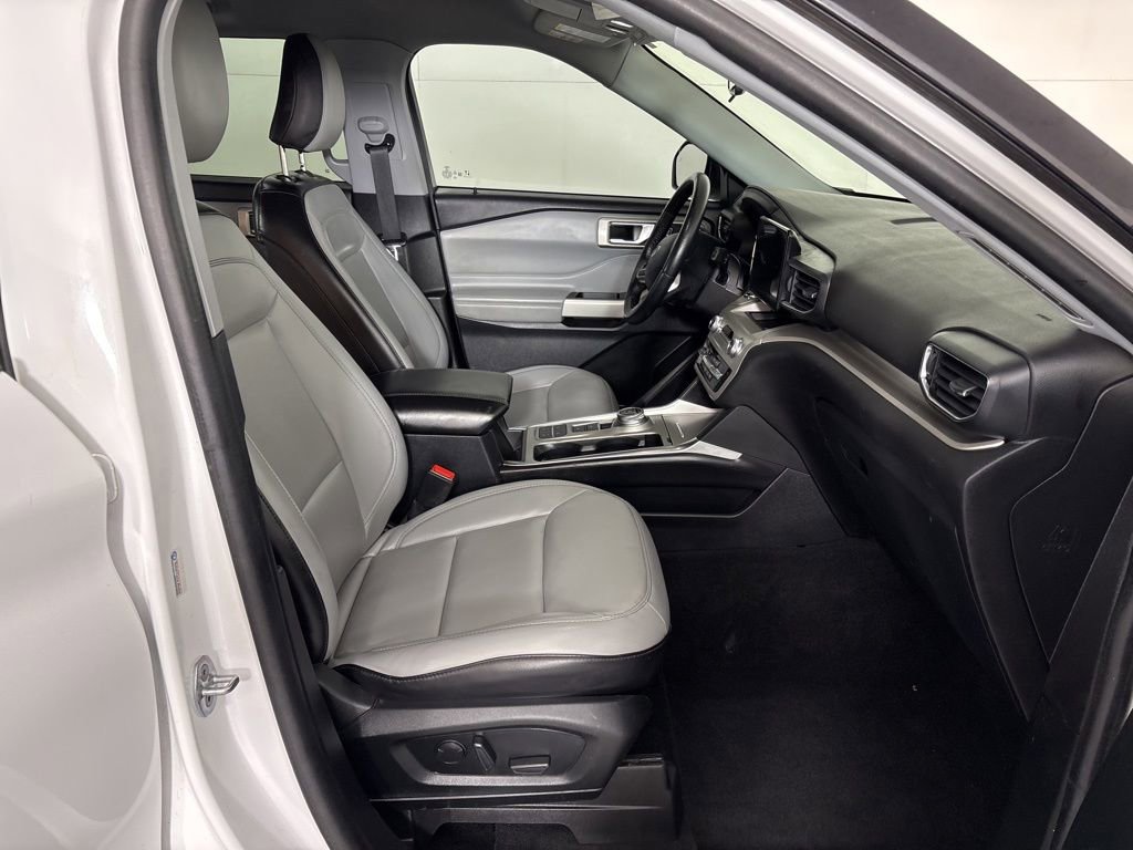 Used 2021 Ford Explorer XLT w/ Equipment Group 202A RWD image 17