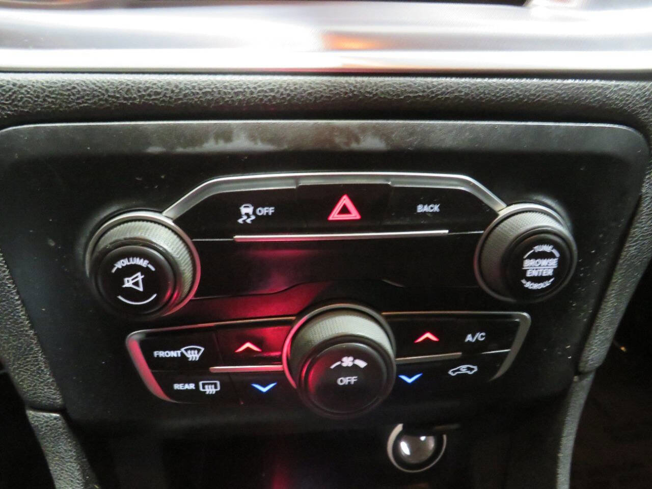 Used 2017 Dodge Charger SE image 17