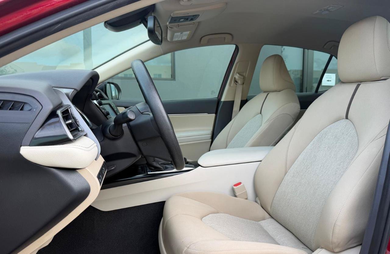 Used 2019 Toyota Camry LE w/ Convenience Package FWD image 13