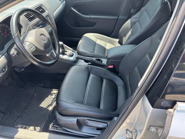 Used 2011 Volkswagen Jetta SEL FWD image 12