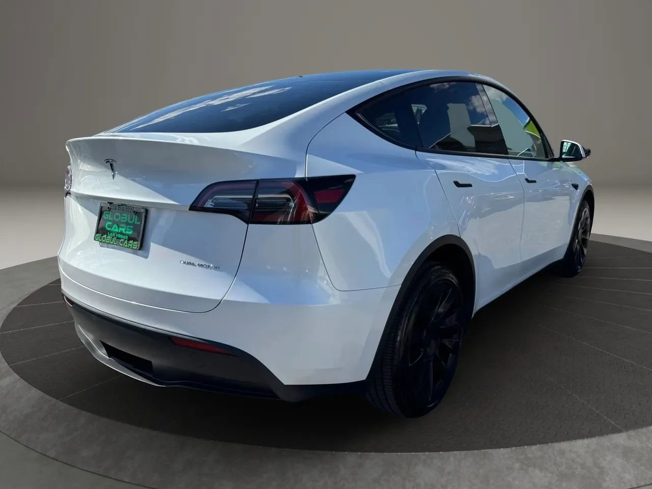 Used 2023 Tesla Model Y Long Range AWD/4WD image 5