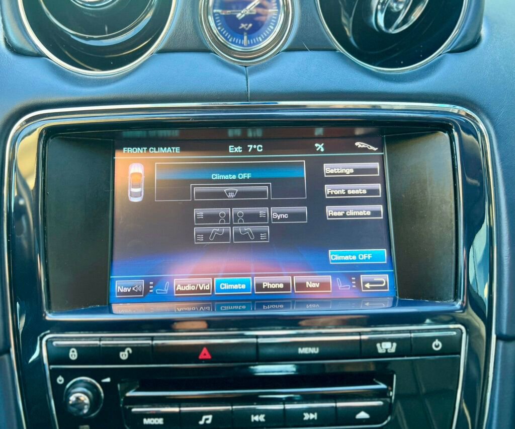 Used 2011 Jaguar XJ L image 26
