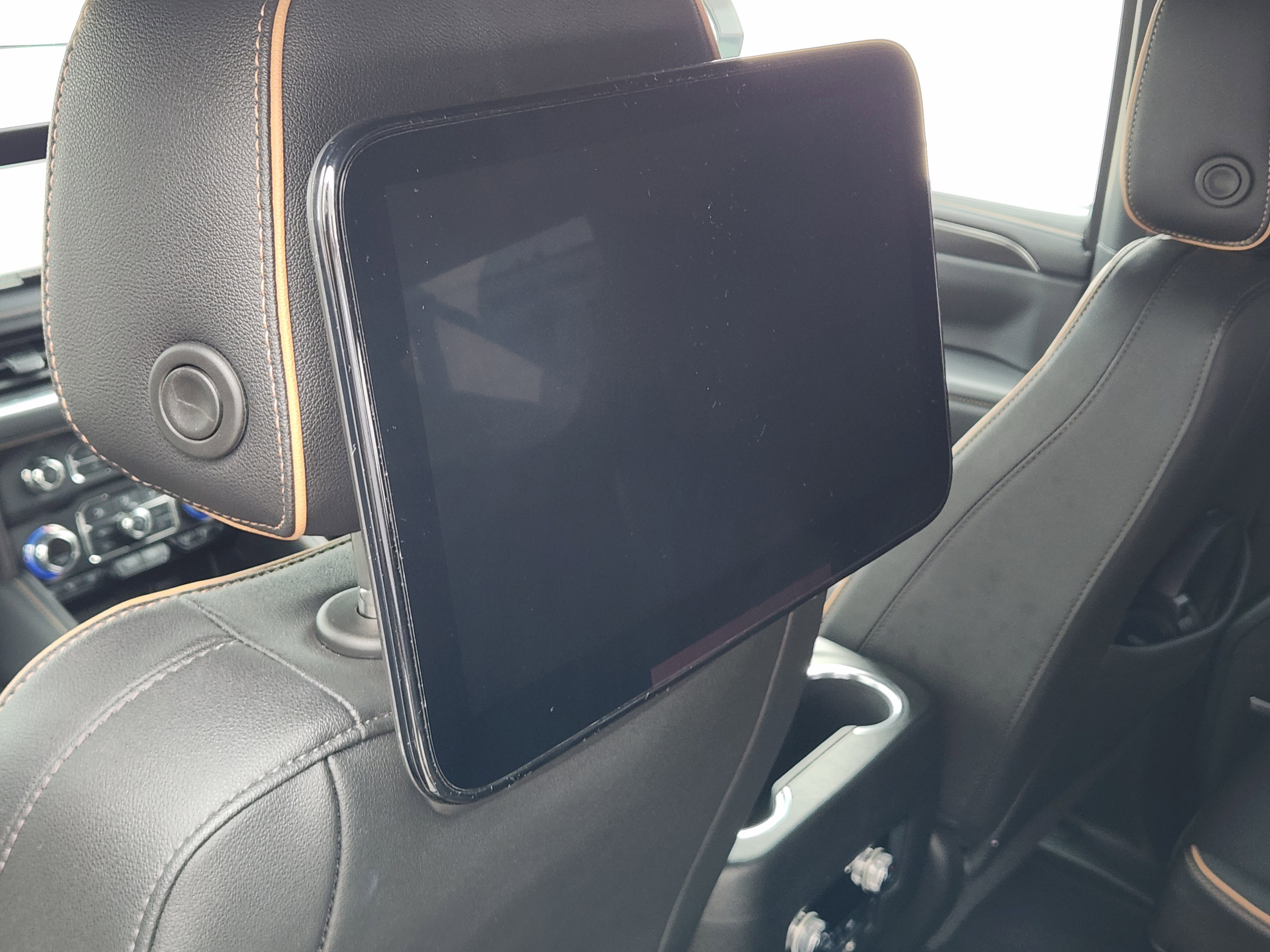 Used 2022 GMC Yukon AT4 w/ AT4 Premium Package image 29