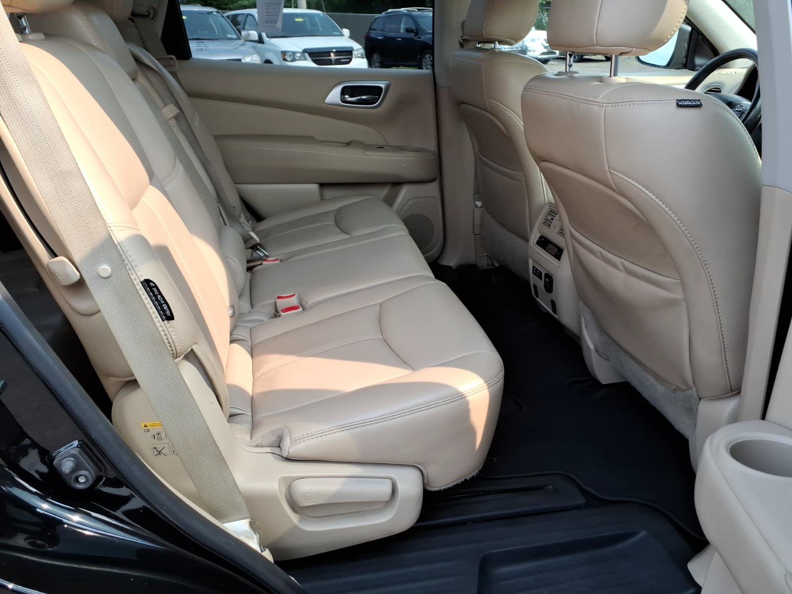 Used 2019 Nissan Pathfinder SL FWD image 28