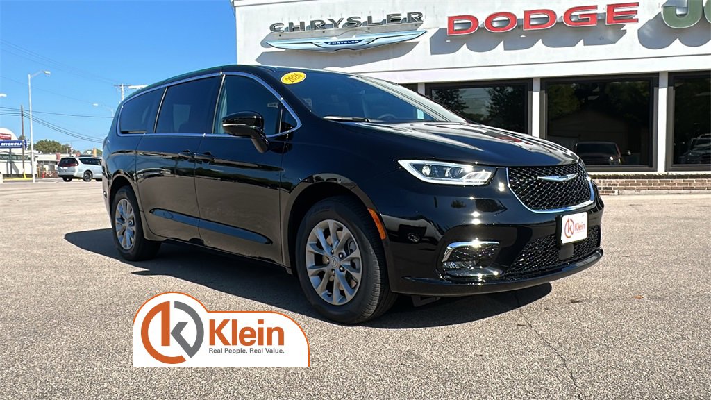 New 2026 Chrysler Pacifica Select