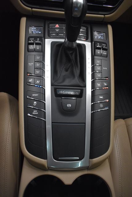 Used 2020 Porsche Macan AWD/4WD image 28