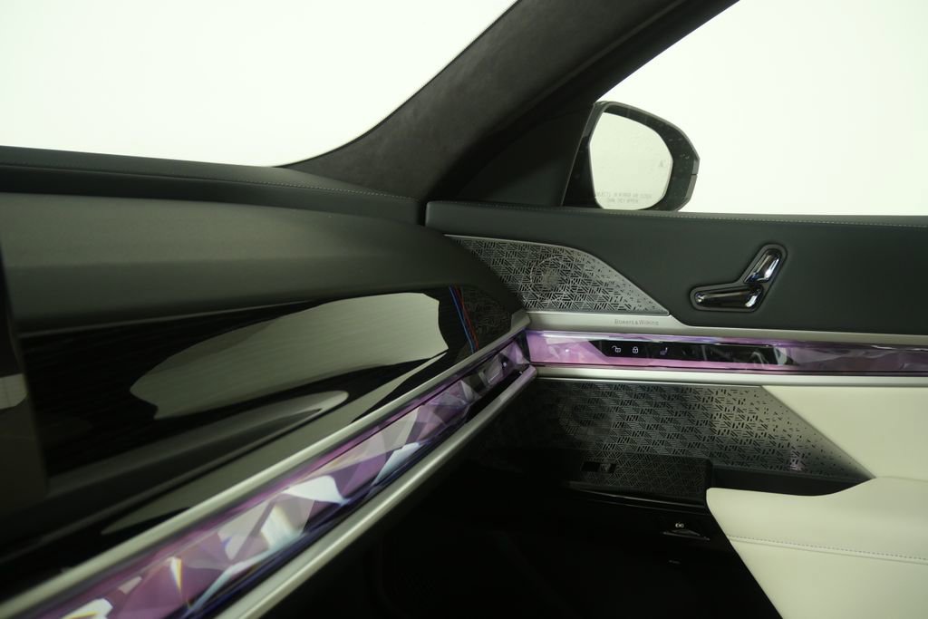 New 2026 BMW i7 xDrive60 w/ Executive Package image 25