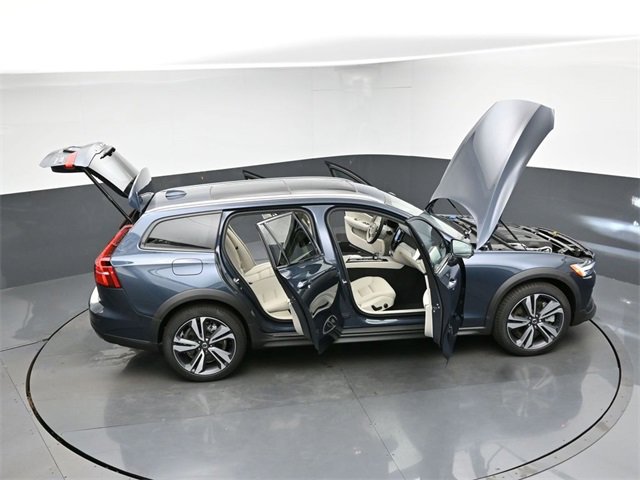 New 2026 Volvo V60 B5 Cross Country Plus w/ Protection Package Premier image 40