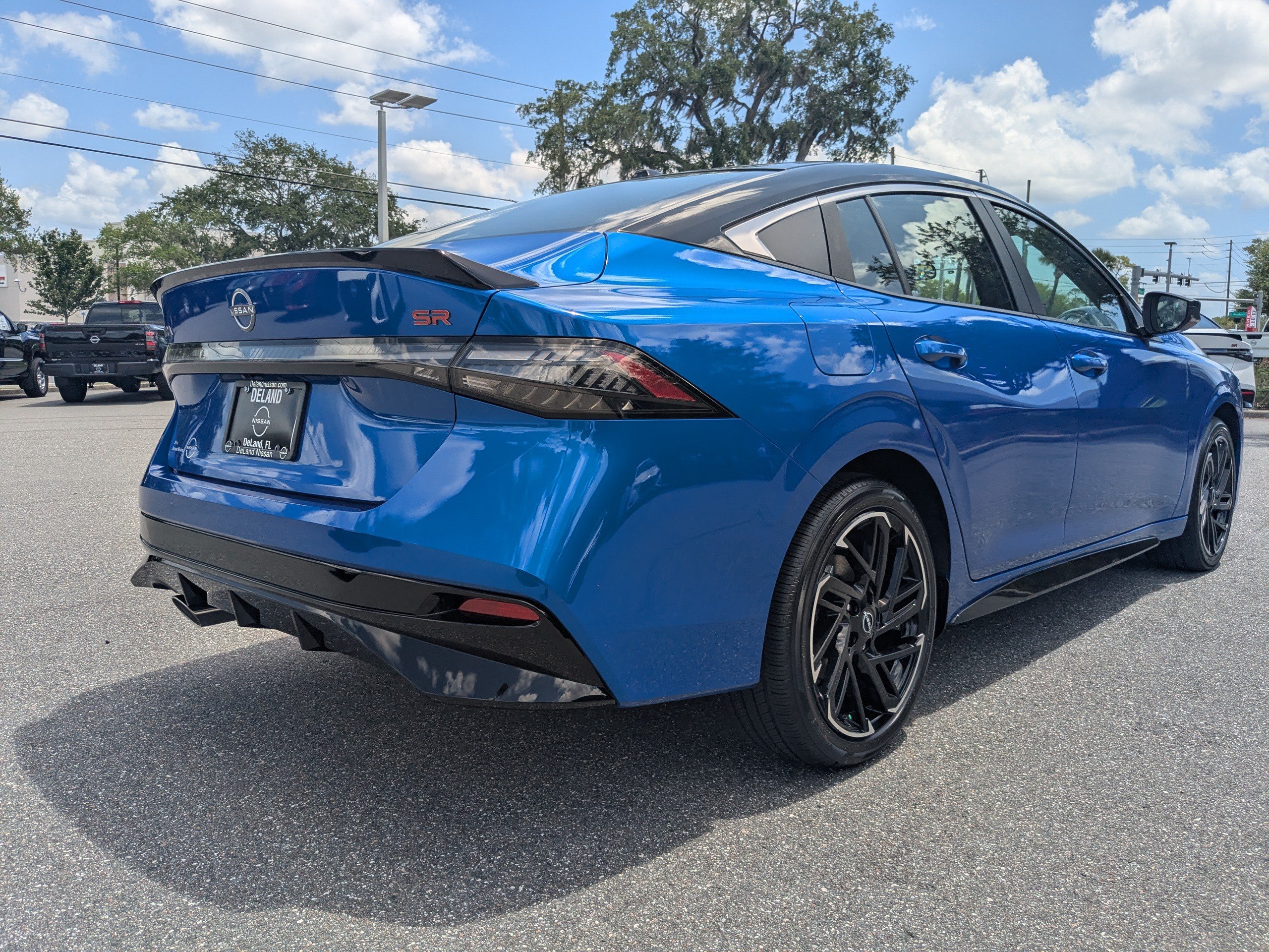 New 2026 Nissan Sentra SR w/ Floor Mat Package FWD image 4